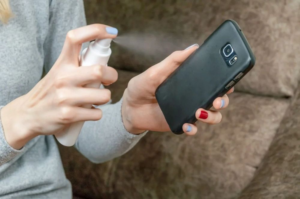 Як доглядати за чохлом і захисним склом, щоб вони служили довше